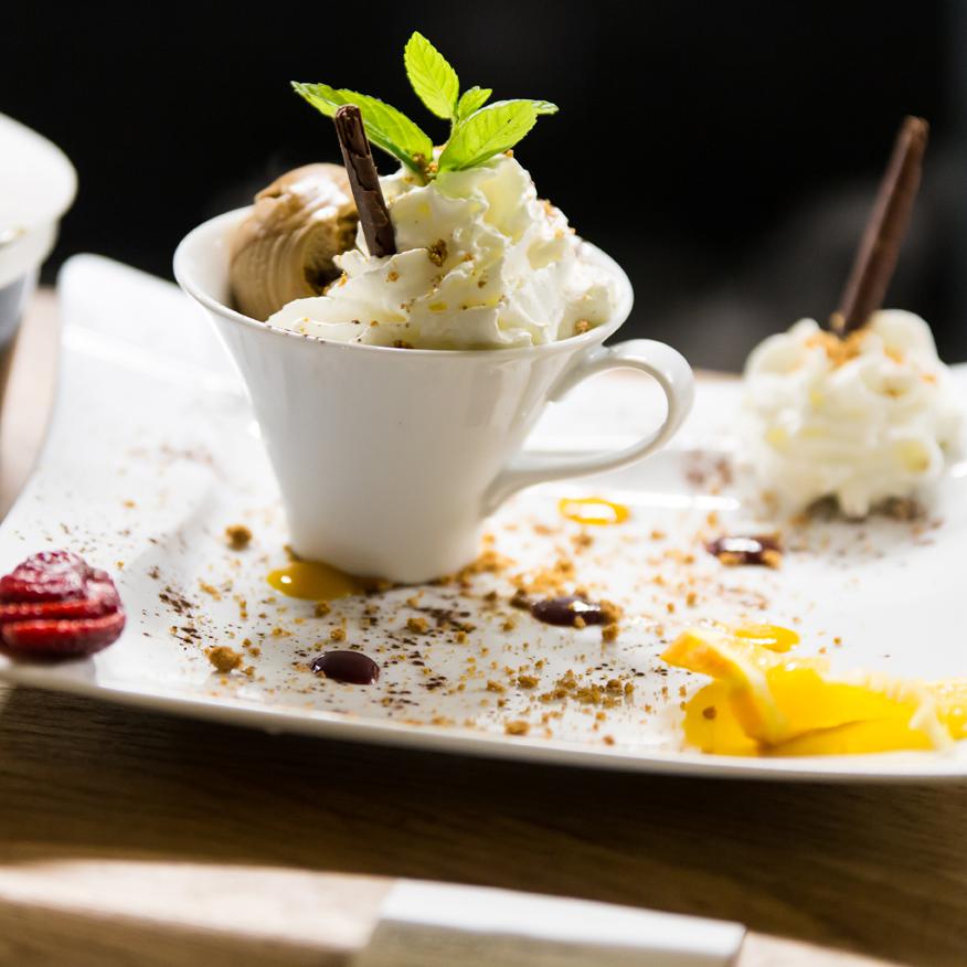 OQG RESTAURANT- PLAINE DES CAFRES - RÉUNION/  Desserts faits maison : LIEGE COFFEE